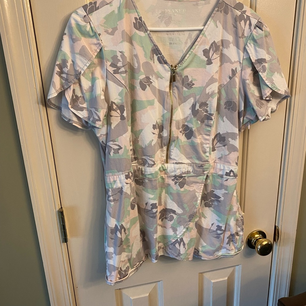 Jaanuu White and Gray Fitted Blouse